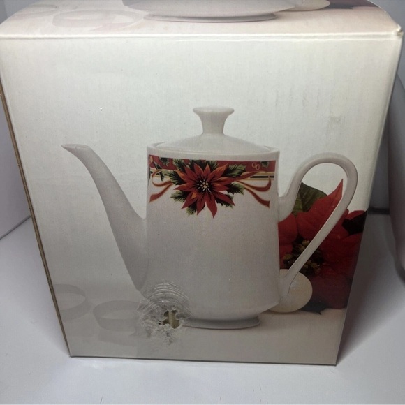 Poinsettia Christmas Teapot Coffee Pot Fine Porcelain drink pitcher floral - Picture 8 of 10
